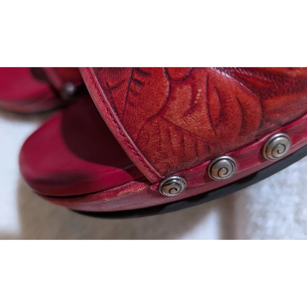 Cole Haan Country Red Tooling Leather Studded Platform Clogs Mules Sandals 8 AA